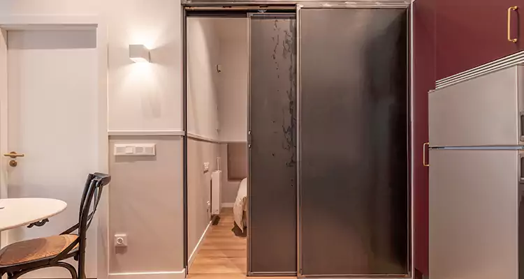 We Fix Closet Sliding Door in Lealman, FL 